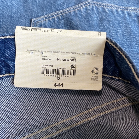 a.n.a Highest Rise Pleated Denim Short - Picture 5 of 7